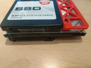 2,5″-SSD-Adapter für caddylose Einschübe